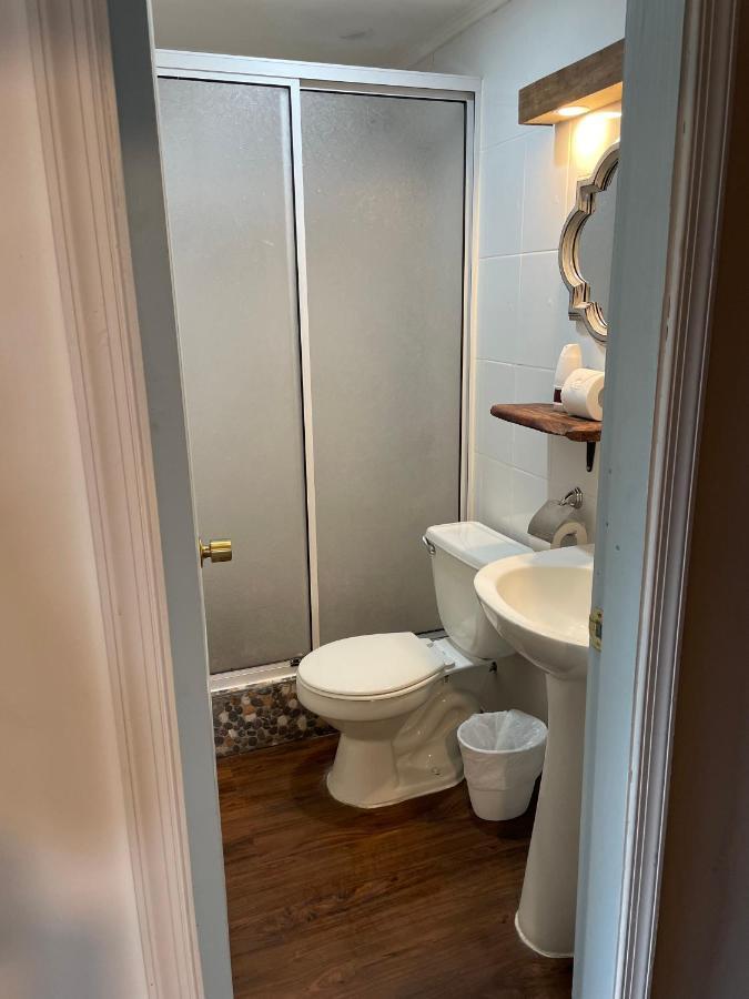 3 Arriendo Habitacion Doble Con Bano Privado De Ex Hotel Puerto Varas Bagian luar foto